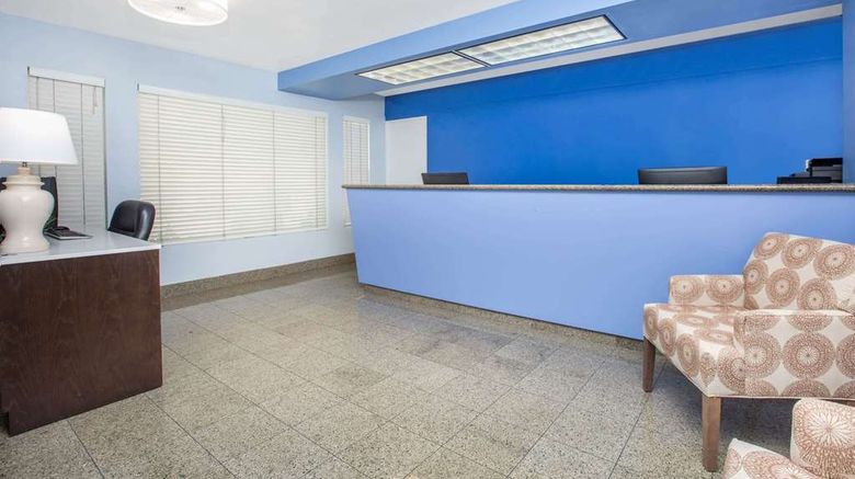 <b>Baymont Inn & Suites San Diego Downtown Lobby</b>. Images powered by <a href="https://iceportal.shijigroup.com/" title="IcePortal" target="_blank">IcePortal</a>.