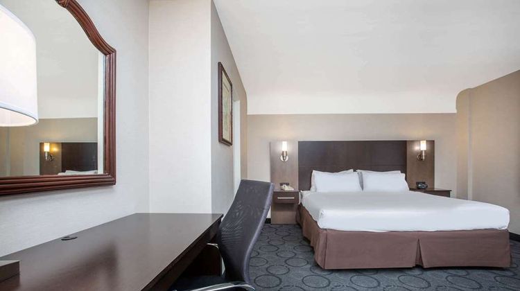 Baymont Inn & Suites San Diego Downtown Room