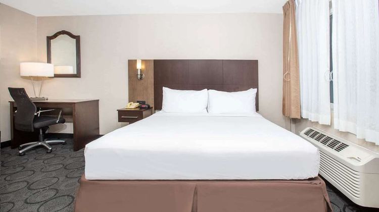 Baymont Inn & Suites San Diego Downtown Room