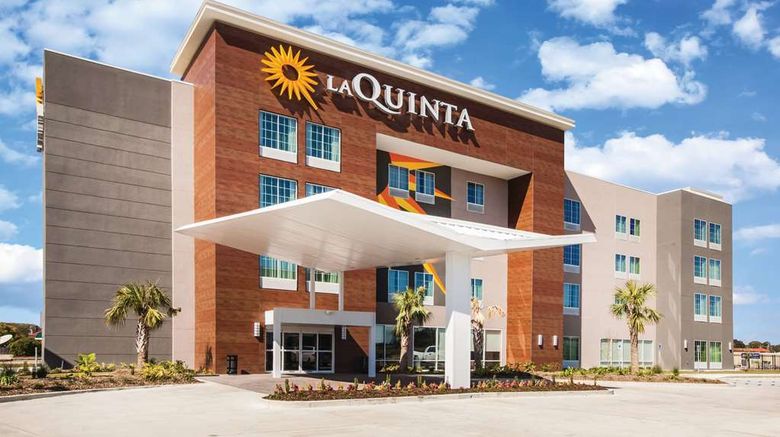 <b>La Quinta Inn & Suites Baton Rouge - Port Allen Exterior</b>. Images powered by <a href="https://iceportal.shijigroup.com/" title="IcePortal" target="_blank">IcePortal</a>.