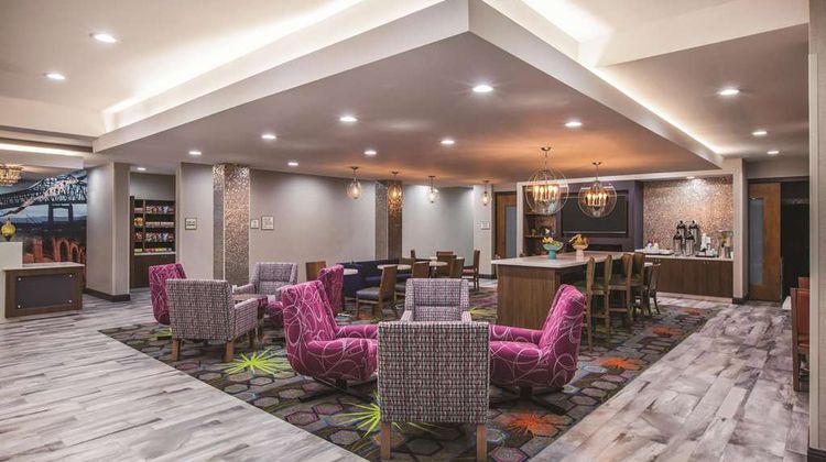 La Quinta Inn & Suites Baton Rouge - Port Allen Lobby