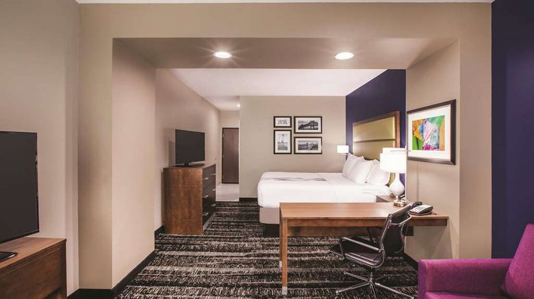 <b>La Quinta Inn & Suites Baton Rouge - Port Allen Room</b>. Images powered by <a href="https://iceportal.shijigroup.com/" title="IcePortal" target="_blank">IcePortal</a>.