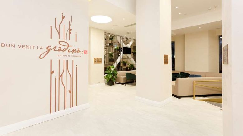 <b>Hilton Garden Inn Bucharest Old Town Lobby</b>. Images powered by <a href="https://iceportal.shijigroup.com/" title="IcePortal" target="_blank">IcePortal</a>.