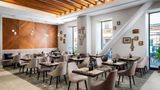 <b>Hilton Garden Inn Bucharest Old Town Restaurant</b>. Images powered by <a href="https://iceportal.shijigroup.com/" title="IcePortal" target="_blank">IcePortal</a>.