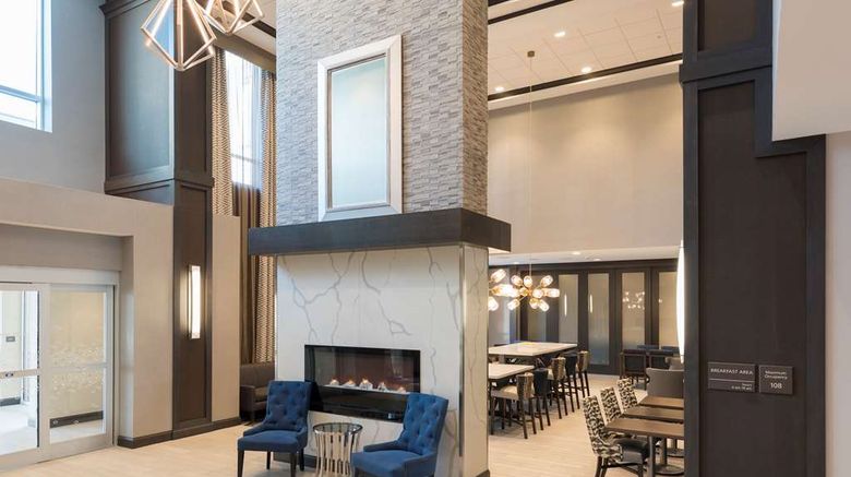 <b>Hampton Inn/Suites Indianapolis-Keystone Lobby</b>. Images powered by <a href="https://iceportal.shijigroup.com/" title="IcePortal" target="_blank">IcePortal</a>.