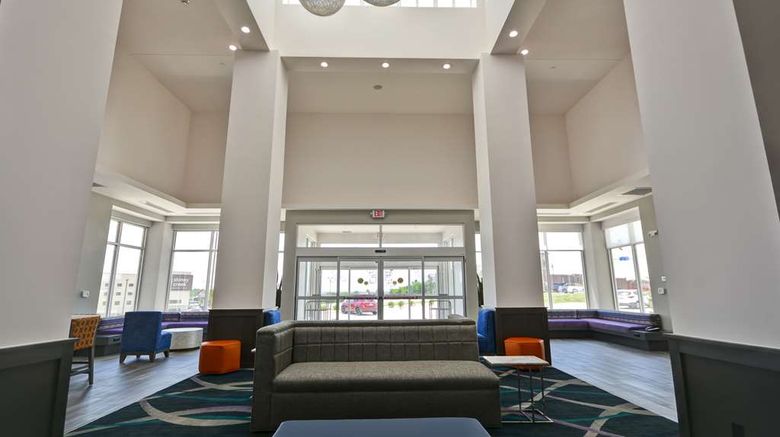 <b>Hilton Garden Inn Tulsa/Broken Arrow Lobby</b>. Images powered by <a href="https://iceportal.shijigroup.com/" title="IcePortal" target="_blank">IcePortal</a>.