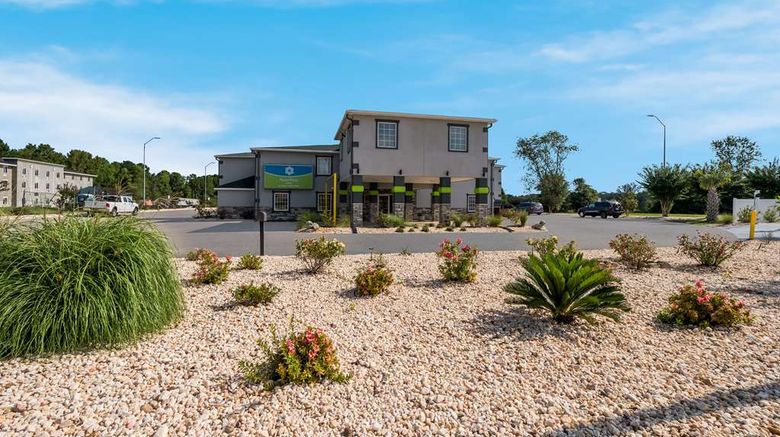 <b>SureStay Hotel Manning Exterior</b>. Images powered by <a href="https://iceportal.shijigroup.com/" title="IcePortal" target="_blank">IcePortal</a>.