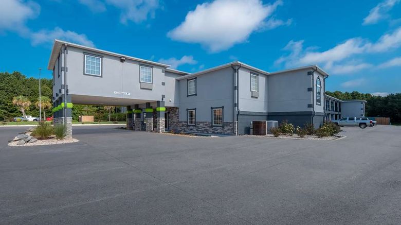 <b>SureStay Hotel Manning Exterior</b>. Images powered by <a href="https://iceportal.shijigroup.com/" title="IcePortal" target="_blank">IcePortal</a>.