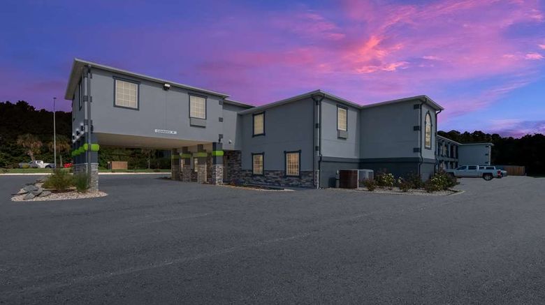 <b>SureStay Hotel Manning Exterior</b>. Images powered by <a href="https://iceportal.shijigroup.com/" title="IcePortal" target="_blank">IcePortal</a>.