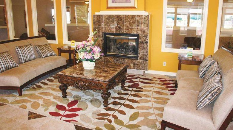 <b>Baymont Inn & Suites Lobby</b>. Images powered by <a href="https://iceportal.shijigroup.com/" title="IcePortal" target="_blank">IcePortal</a>.