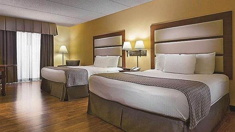 Baymont Inn & Suites Room