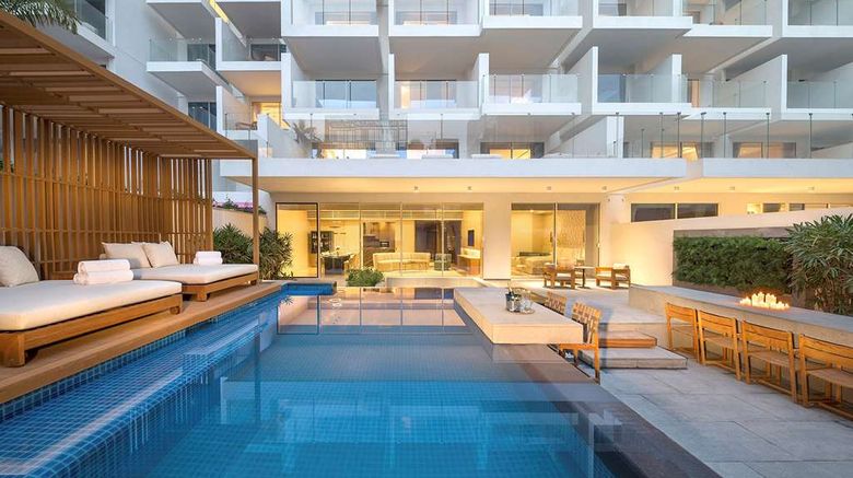<b>FIVE Palm Jumeirah Pool</b>. Images powered by <a href="https://iceportal.shijigroup.com/" title="IcePortal" target="_blank">IcePortal</a>.