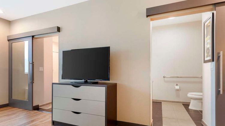GLo Best Western DeSoto Dallas Room