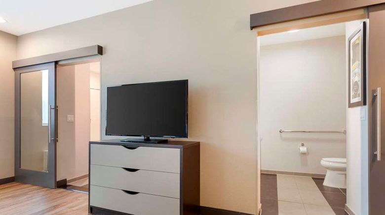 <b>GLo Best Western DeSoto Dallas Room</b>. Images powered by <a href="https://iceportal.shijigroup.com/" title="IcePortal" target="_blank">IcePortal</a>.