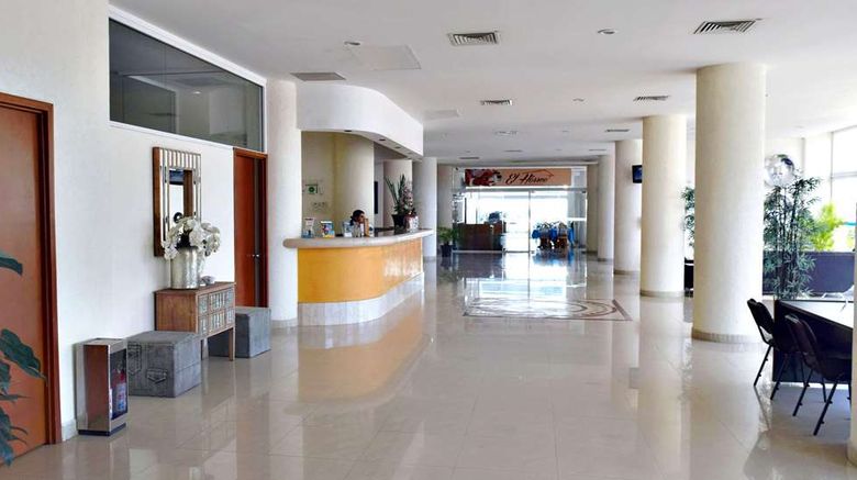 <b>Best Western Global Express Lobby</b>. Images powered by <a href="https://iceportal.shijigroup.com/" title="IcePortal" target="_blank">IcePortal</a>.