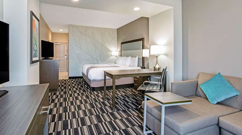 <b>La Quinta Inn & Suites Sweetwater East Suite</b>. Images powered by <a href="https://iceportal.shijigroup.com/" title="IcePortal" target="_blank">IcePortal</a>.
