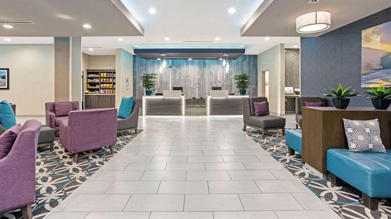 <b>La Quinta Inn & Suites Sweetwater East Lobby</b>. Images powered by <a href="https://iceportal.shijigroup.com/" title="IcePortal" target="_blank">IcePortal</a>.