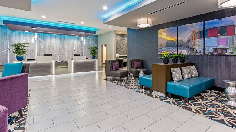 <b>La Quinta Inn & Suites Sweetwater East Lobby</b>. Images powered by <a href="https://iceportal.shijigroup.com/" title="IcePortal" target="_blank">IcePortal</a>.