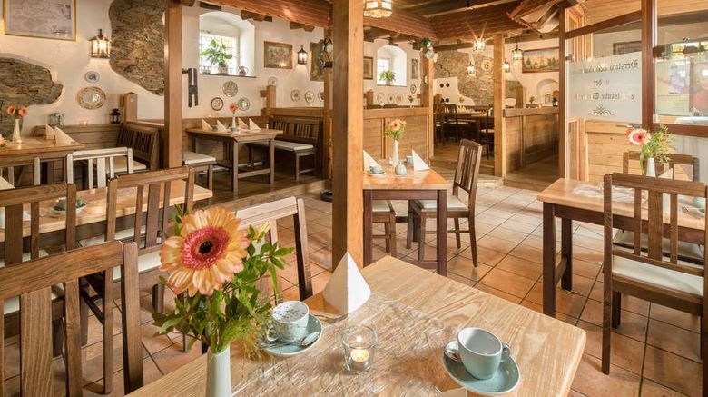 <b>Schlosshotel Klaffenbach Restaurant</b>. Images powered by <a href="https://iceportal.shijigroup.com/" title="IcePortal" target="_blank">IcePortal</a>.