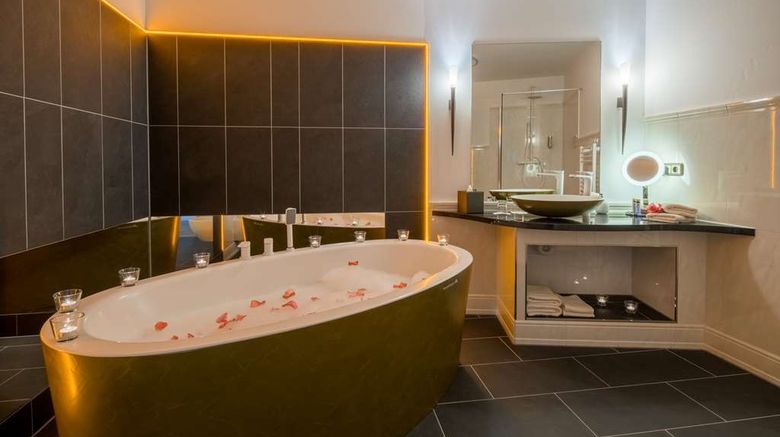 <b>Schlosshotel Klaffenbach Suite</b>. Images powered by <a href="https://iceportal.shijigroup.com/" title="IcePortal" target="_blank">IcePortal</a>.