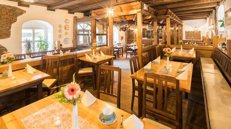 <b>Schlosshotel Klaffenbach Restaurant</b>. Images powered by <a href="https://iceportal.shijigroup.com/" title="IcePortal" target="_blank">IcePortal</a>.
