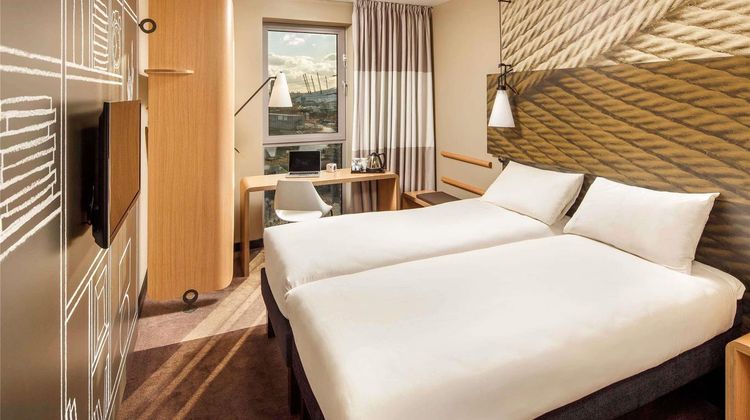 Ibis London Canning Town Hotel Room