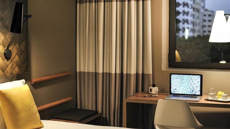 Ibis Casa Voyageurs Room