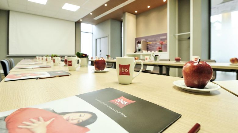 <b>Ibis Casa Voyageurs Meeting</b>. Images powered by <a href="https://iceportal.shijigroup.com/" title="IcePortal" target="_blank">IcePortal</a>.