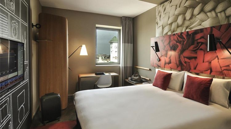 Ibis Casa Voyageurs Room