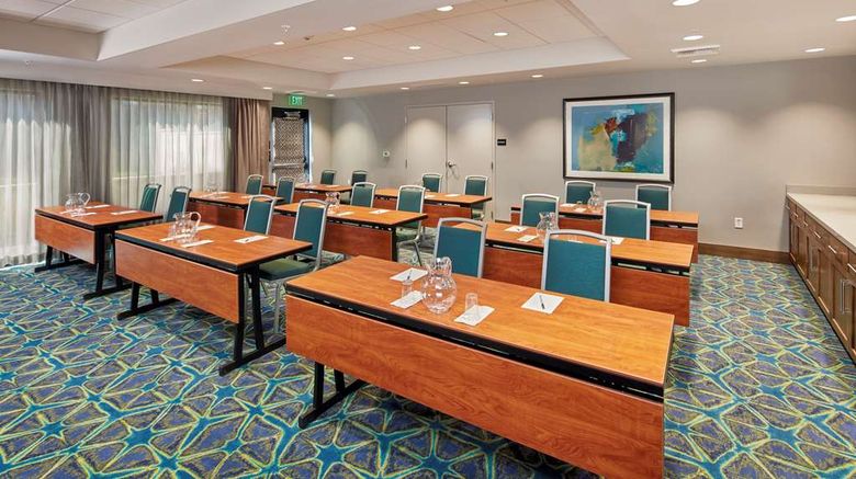 <b>Hampton Inn & Suites Sacramento at CSUS Meeting</b>. Images powered by <a href="https://iceportal.shijigroup.com/" title="IcePortal" target="_blank">IcePortal</a>.