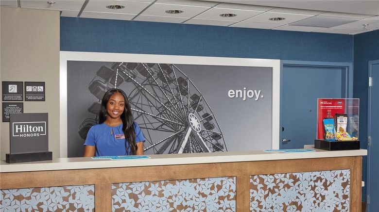 <b>Hampton Inn & Suites Sacramento at CSUS Lobby</b>. Images powered by <a href="https://iceportal.shijigroup.com/" title="IcePortal" target="_blank">IcePortal</a>.