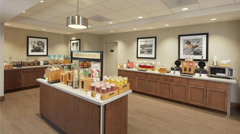<b>Hampton Inn & Suites Sacramento at CSUS Restaurant</b>. Images powered by <a href="https://iceportal.shijigroup.com/" title="IcePortal" target="_blank">IcePortal</a>.
