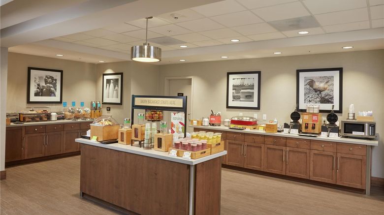 <b>Hampton Inn & Suites Sacramento at CSUS Restaurant</b>. Images powered by <a href="https://iceportal.shijigroup.com/" title="IcePortal" target="_blank">IcePortal</a>.
