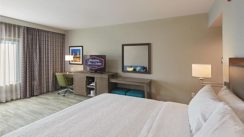 <b>Hampton Inn & Suites Sacramento at CSUS Room</b>. Images powered by <a href="https://iceportal.shijigroup.com/" title="IcePortal" target="_blank">IcePortal</a>.