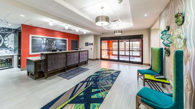<b>Hampton Inn & Suites Pryor Lobby</b>. Images powered by <a href="https://iceportal.shijigroup.com/" title="IcePortal" target="_blank">IcePortal</a>.