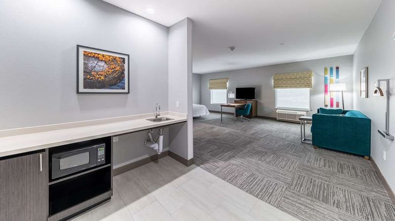 <b>Hampton Inn & Suites Pryor Room</b>. Images powered by <a href="https://iceportal.shijigroup.com/" title="IcePortal" target="_blank">IcePortal</a>.