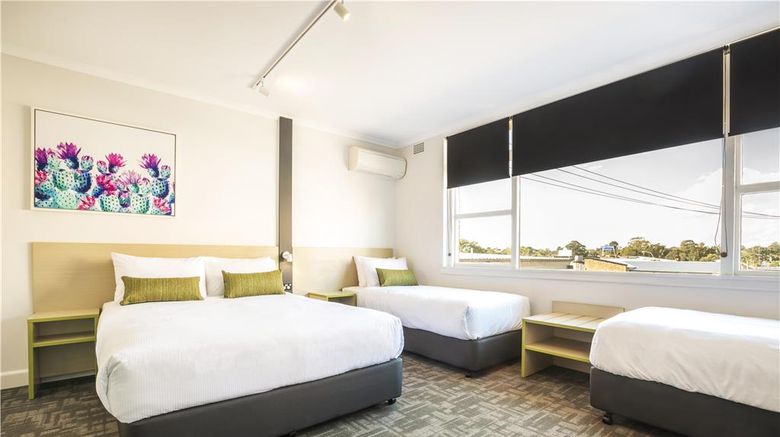 <b>Nightcap at Hume Hotel Room</b>. Images powered by <a href="https://iceportal.shijigroup.com/" title="IcePortal" target="_blank">IcePortal</a>.