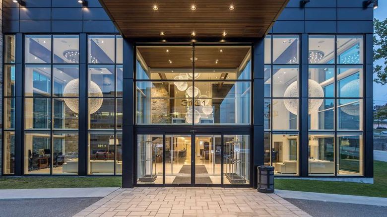 <b>OTL Gouverneur Sherbrooke Exterior</b>. Images powered by <a href="https://iceportal.shijigroup.com/" title="IcePortal" target="_blank">IcePortal</a>.