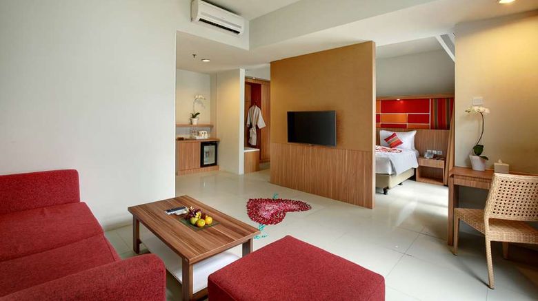 <b>Kyriad Airport Hotel Suite</b>. Images powered by <a href="https://iceportal.shijigroup.com/" title="IcePortal" target="_blank">IcePortal</a>.