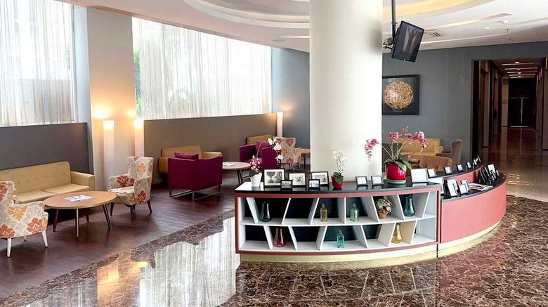 <b>Kyriad Airport Hotel Lobby</b>. Images powered by <a href="https://iceportal.shijigroup.com/" title="IcePortal" target="_blank">IcePortal</a>.
