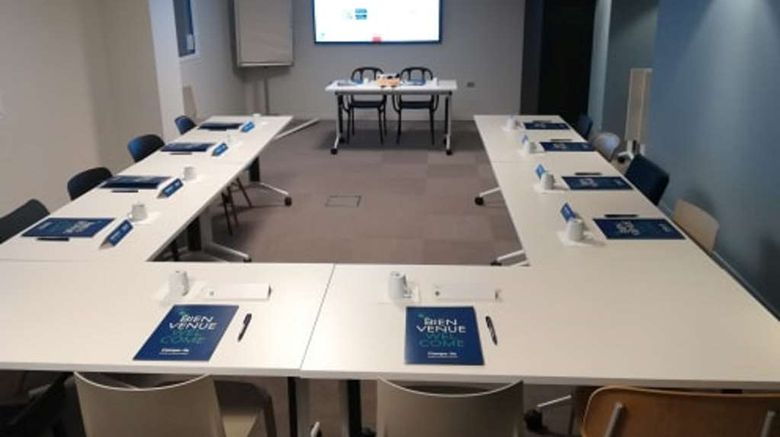<b>Campanile Le Mans Centre-Gare Meeting</b>. Images powered by <a href="https://iceportal.shijigroup.com/" title="IcePortal" target="_blank">IcePortal</a>.