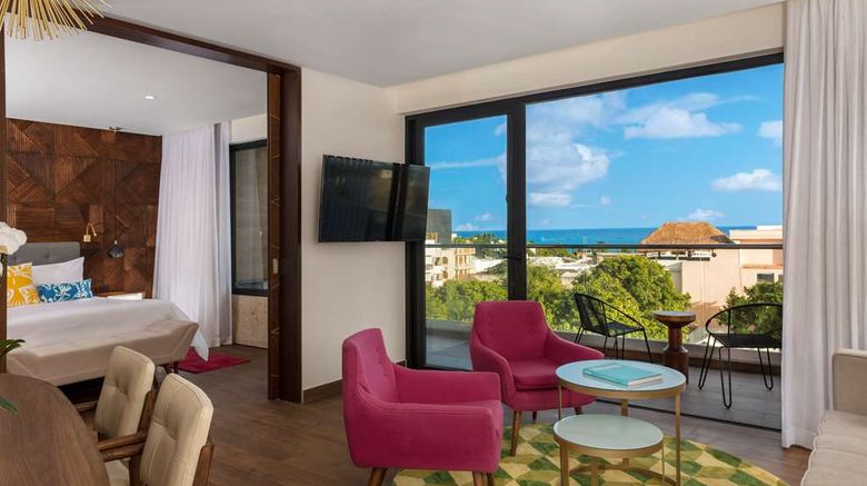 <b>The Fives Downtown Hotel Curio by Hilton Room</b>. Images powered by <a href="https://iceportal.shijigroup.com/" title="IcePortal" target="_blank">IcePortal</a>.
