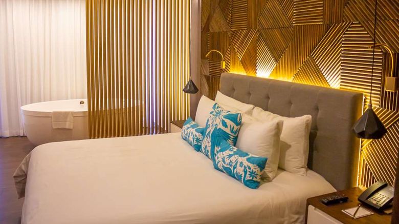 <b>The Fives Downtown Hotel Curio by Hilton Room</b>. Images powered by <a href="https://iceportal.shijigroup.com/" title="IcePortal" target="_blank">IcePortal</a>.