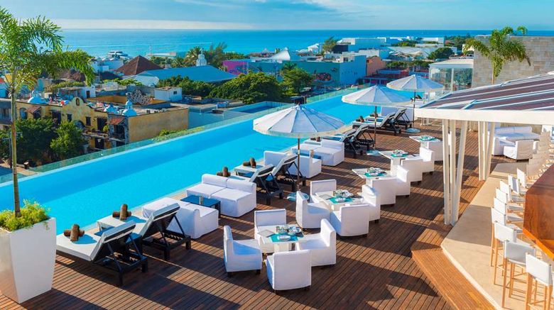 <b>The Fives Downtown Hotel Curio by Hilton Pool</b>. Images powered by <a href="https://iceportal.shijigroup.com/" title="IcePortal" target="_blank">IcePortal</a>.