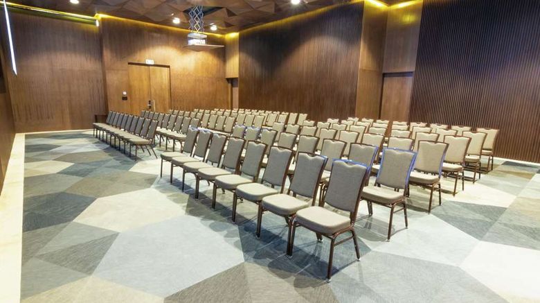 <b>The Fives Downtown Hotel Curio by Hilton Meeting</b>. Images powered by <a href="https://iceportal.shijigroup.com/" title="IcePortal" target="_blank">IcePortal</a>.