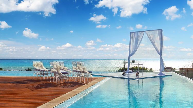 The Fives Downtown Hotel Curio by Hilton Pool