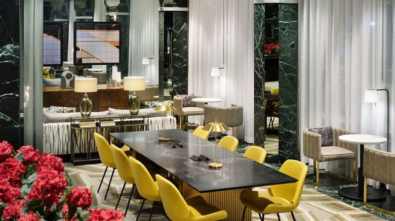 <b>Millennium Hilton New York One UN Plaza Lobby</b>. Images powered by <a href="https://iceportal.shijigroup.com/" title="IcePortal" target="_blank">IcePortal</a>.
