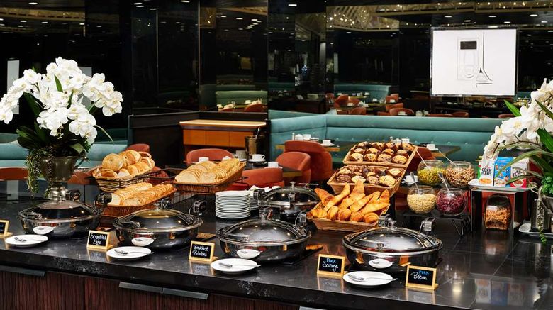 <b>Millennium Hilton New York One UN Plaza Restaurant</b>. Images powered by <a href="https://iceportal.shijigroup.com/" title="IcePortal" target="_blank">IcePortal</a>.