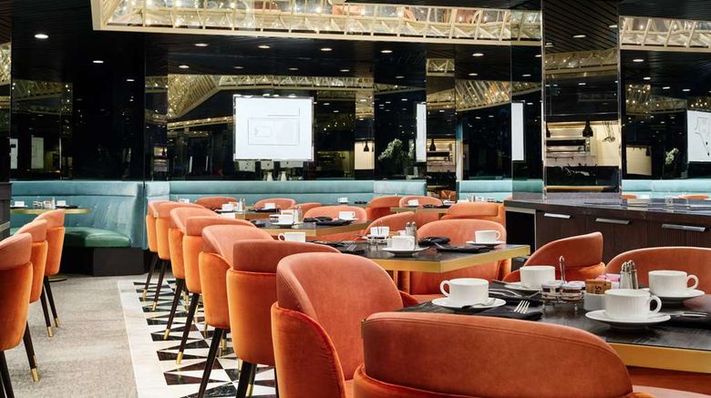 <b>Millennium Hilton New York One UN Plaza Restaurant</b>. Images powered by <a href="https://iceportal.shijigroup.com/" title="IcePortal" target="_blank">IcePortal</a>.