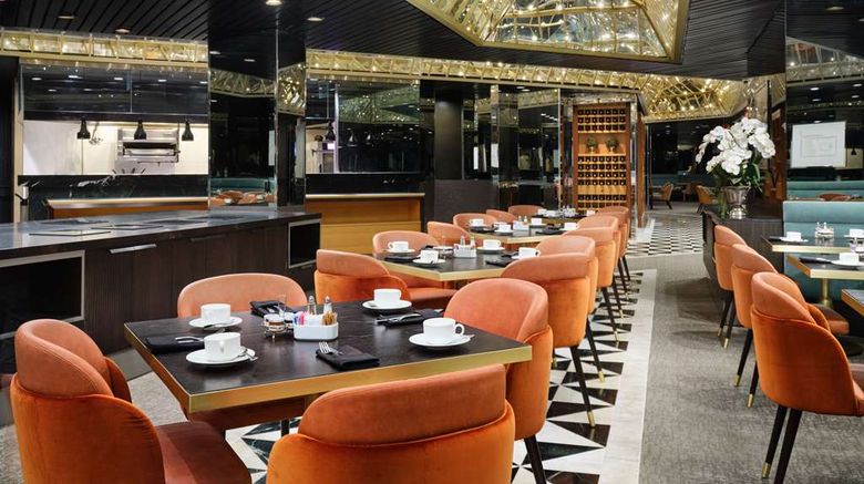 <b>Millennium Hilton New York One UN Plaza Restaurant</b>. Images powered by <a href="https://iceportal.shijigroup.com/" title="IcePortal" target="_blank">IcePortal</a>.